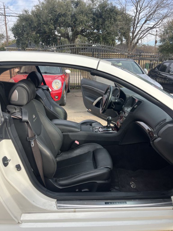 2010 INFINITI G37 Image 11