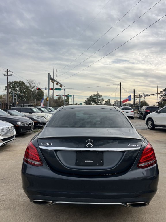 2016 Mercedes-Benz C-Class Image 3