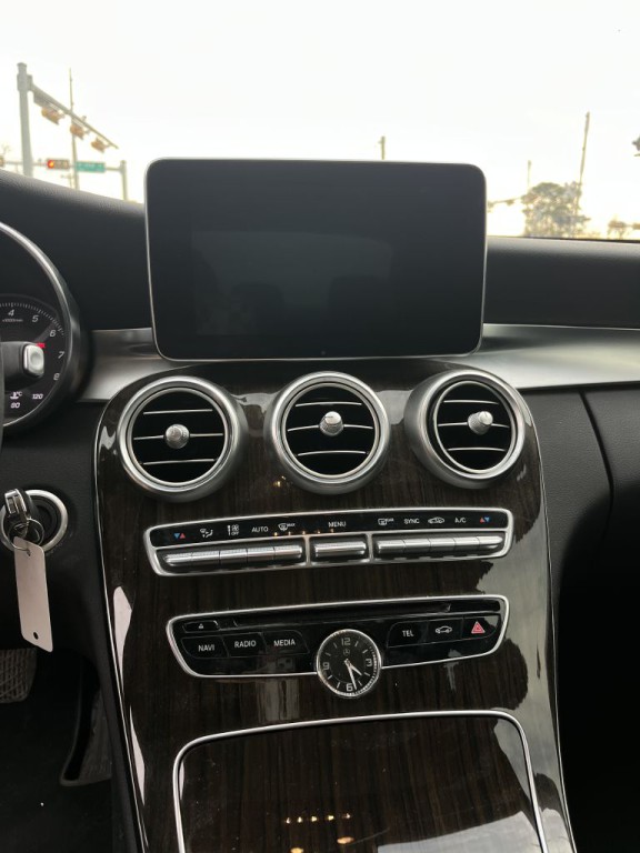 2016 Mercedes-Benz C-Class Image 23