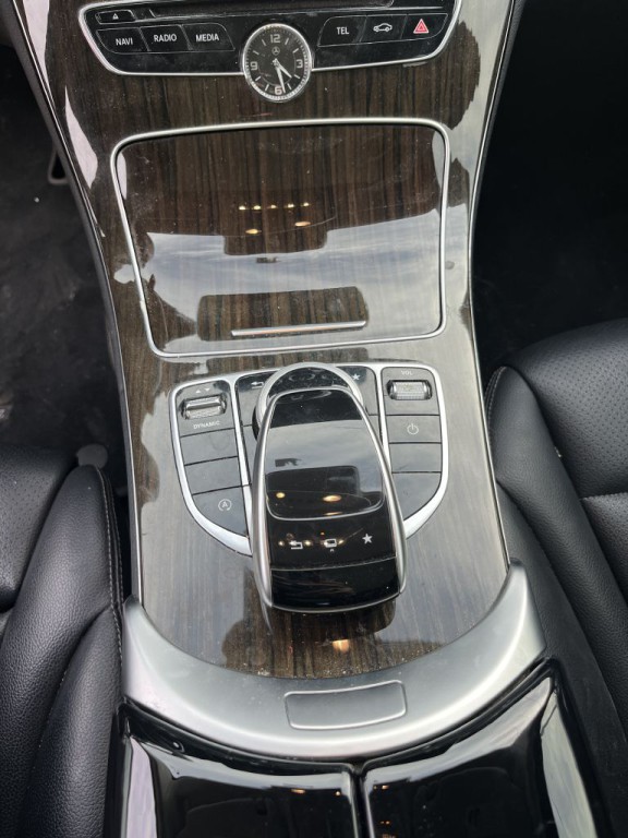 2016 Mercedes-Benz C-Class Image 24