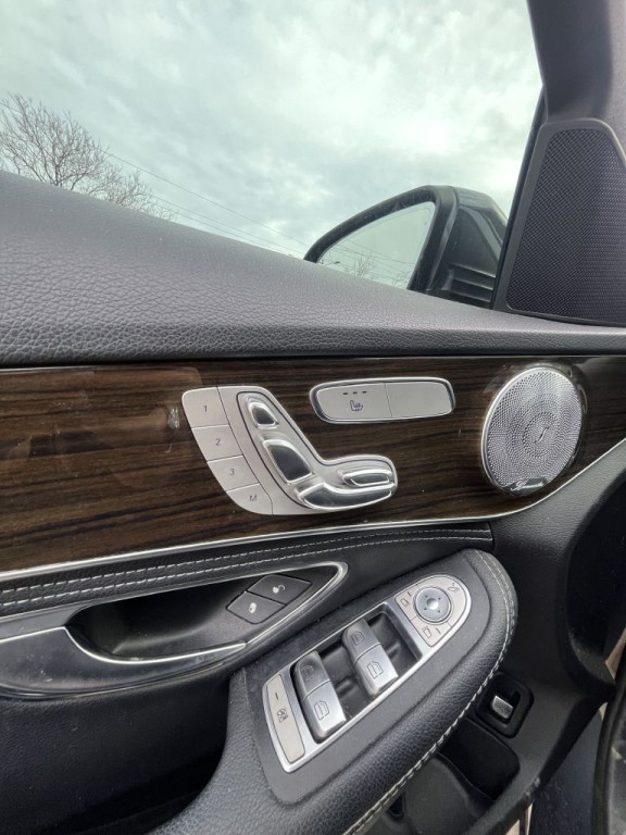 2016 Mercedes-Benz C-Class Image 32