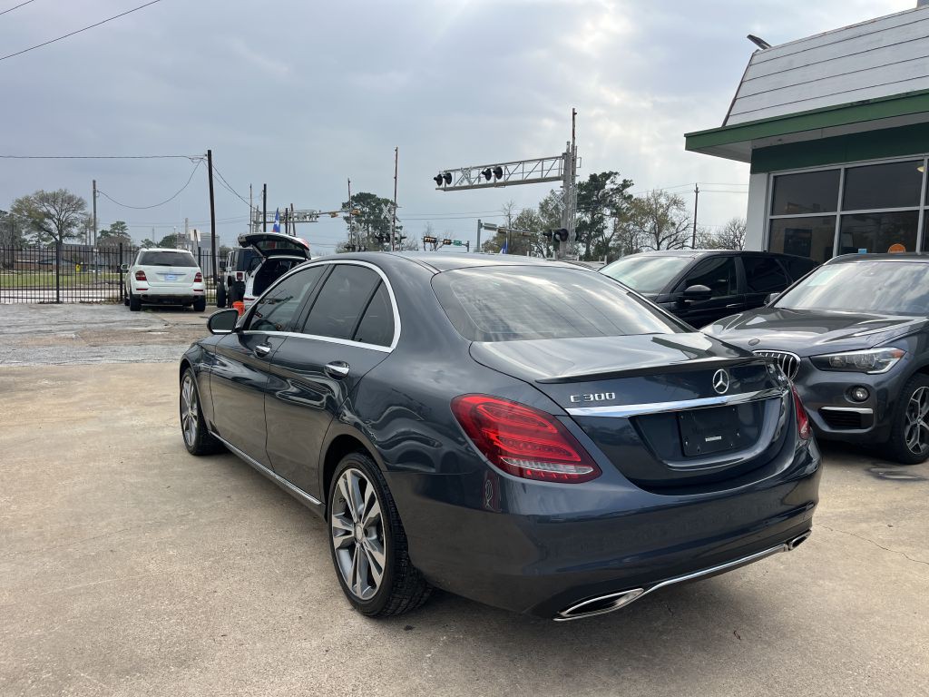 2016 Mercedes-Benz C-Class Image 39