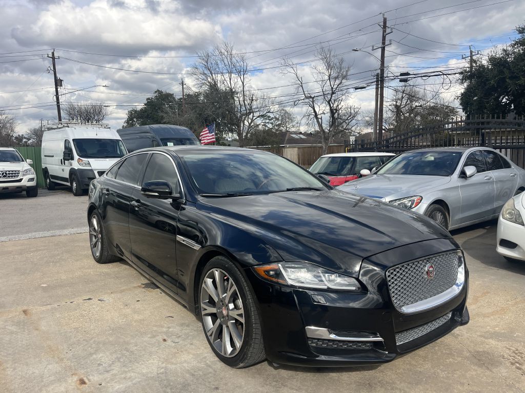 2016 Jaguar XJ Image 14