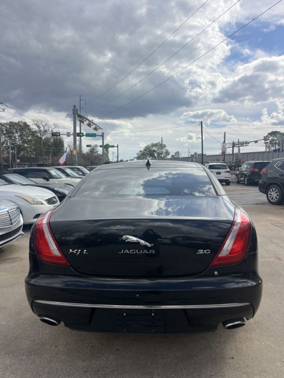 2016 Jaguar XJ Image 15