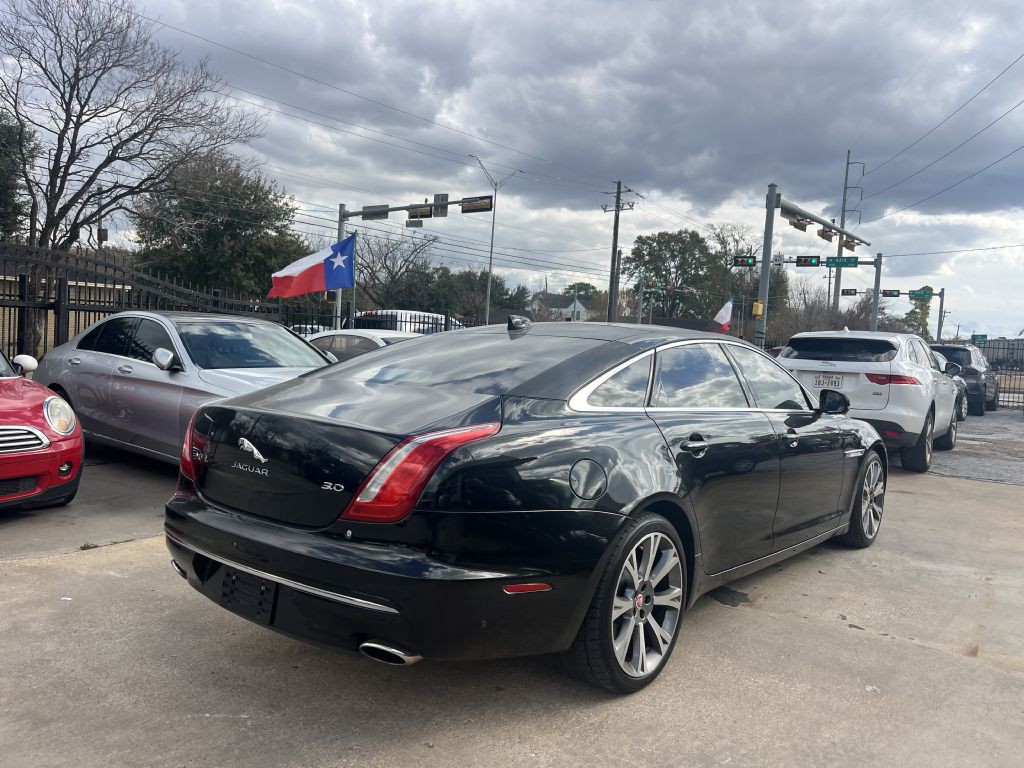 2016 Jaguar XJ Image 18