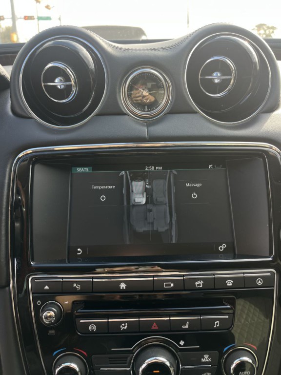 2016 Jaguar XJ Image 29