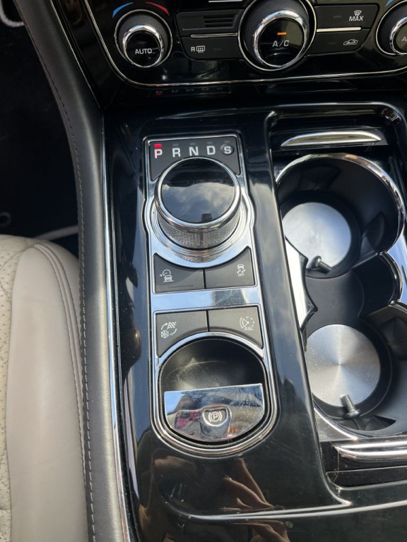 2016 Jaguar XJ Image 31