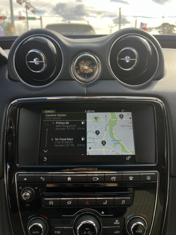 2016 Jaguar XJ Image 36