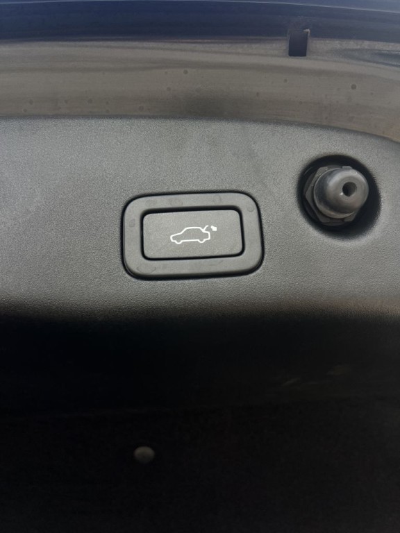 2016 Jaguar XJ Image 44