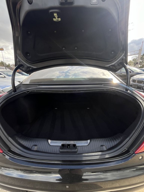 2016 Jaguar XJ Image 45