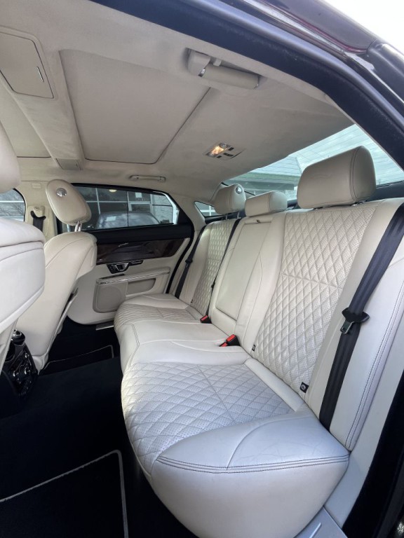 2016 Jaguar XJ Image 49
