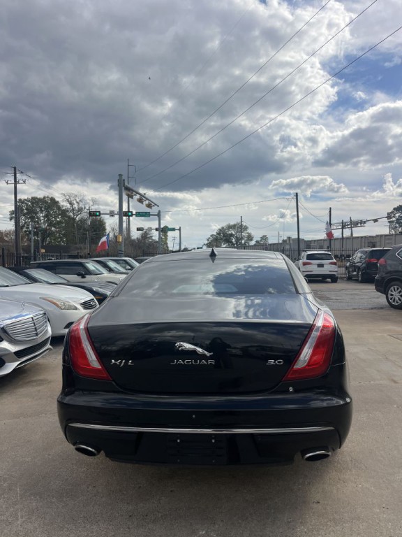 2016 Jaguar XJ Image 54