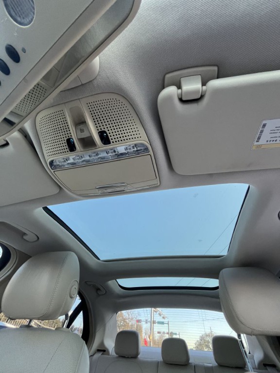 2015 Mercedes-Benz C-Class Image 23