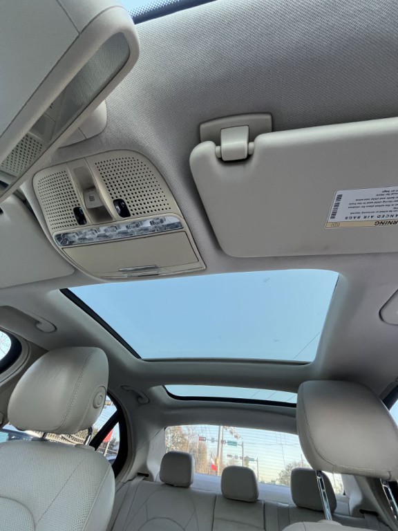 2015 Mercedes-Benz C-Class Image 24