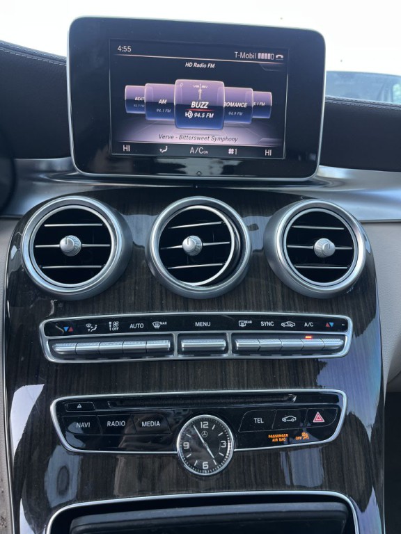 2015 Mercedes-Benz C-Class Image 28