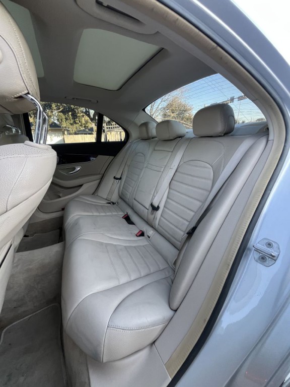 2015 Mercedes-Benz C-Class Image 36