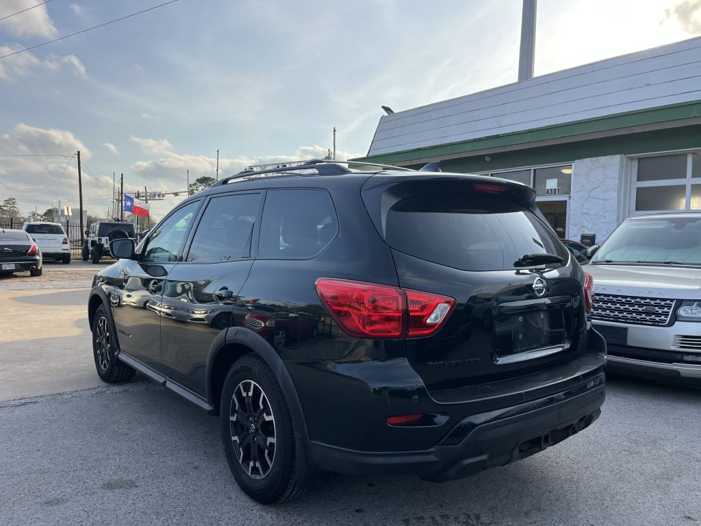 2020 Nissan Pathfinder Image 2