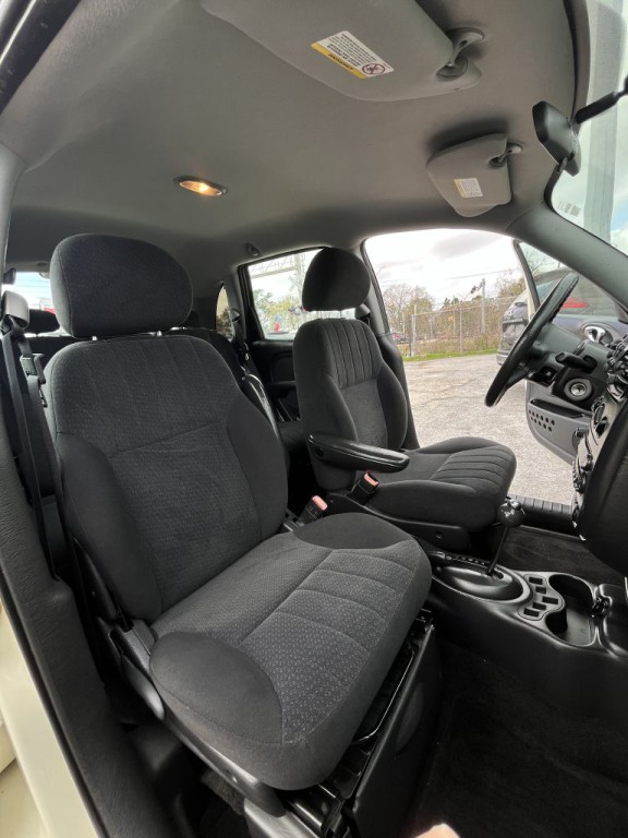 2005 Chrysler PT Cruiser Image 11