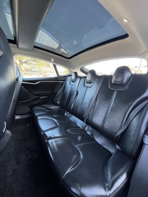 2013 Tesla Model S Image 13