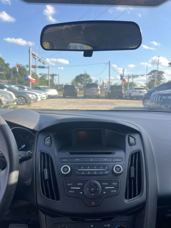 2017 Ford Focus Image 6