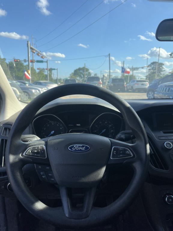 2017 Ford Focus Image 19