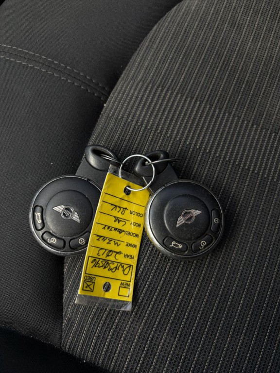 2013 MINI Cooper Image 24