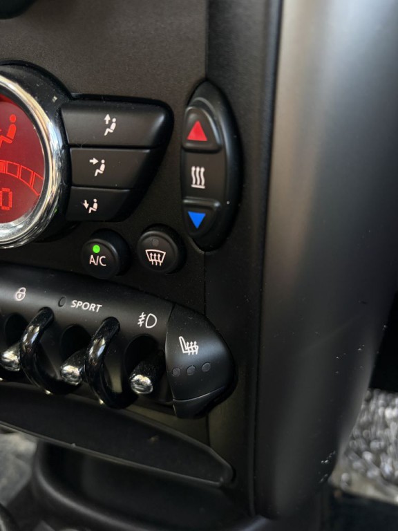 2013 MINI Cooper Image 27
