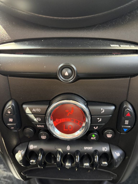 2013 MINI Cooper Image 28