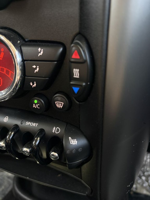 2013 MINI Cooper Image 37