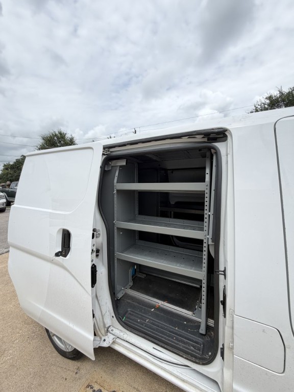 2017 Nissan NV200 Image 27
