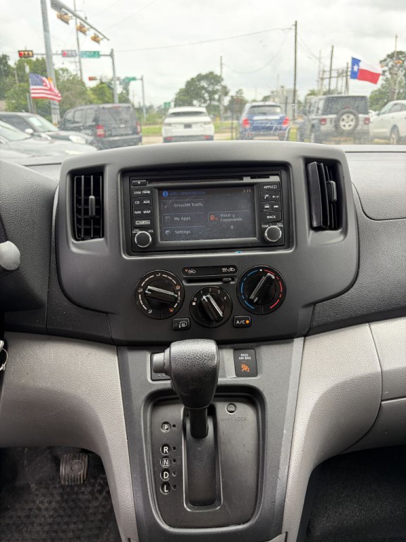 2017 Nissan NV200 Image 39