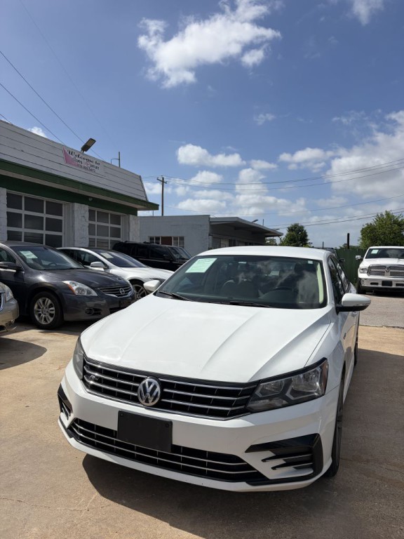 2018 Volkswagen Passat Image 4