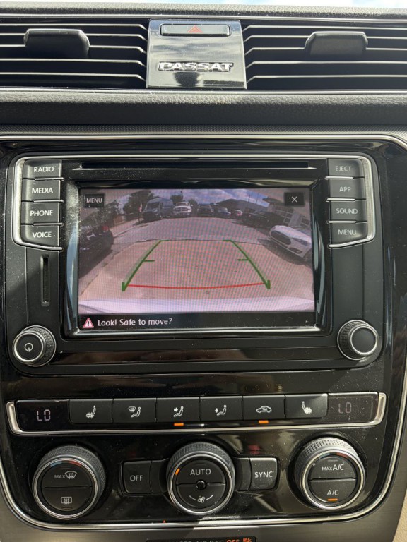 2018 Volkswagen Passat Image 17
