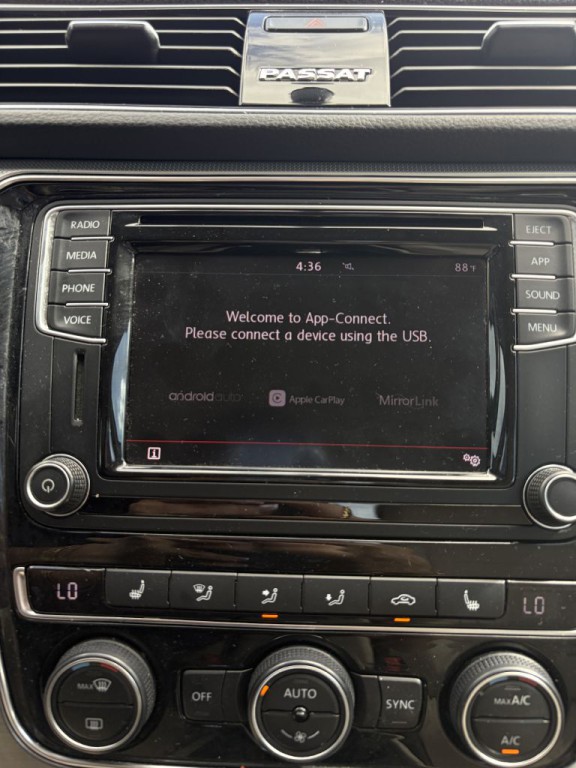 2018 Volkswagen Passat Image 18