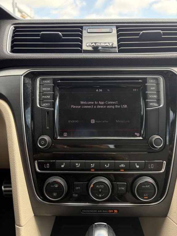 2018 Volkswagen Passat Image 19