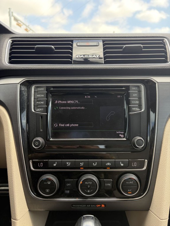 2018 Volkswagen Passat Image 22