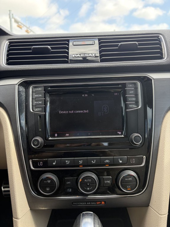 2018 Volkswagen Passat Image 23