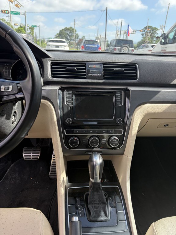 2018 Volkswagen Passat Image 27