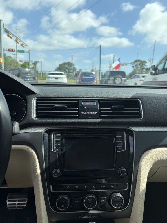 2018 Volkswagen Passat Image 28