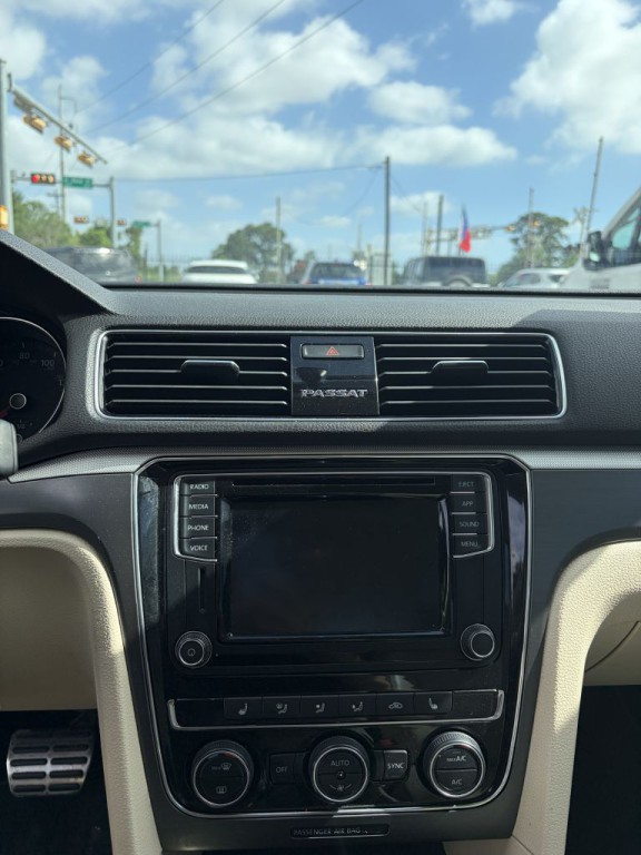 2018 Volkswagen Passat Image 29