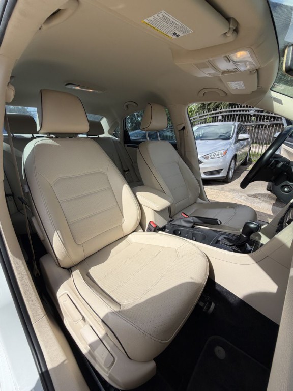 2018 Volkswagen Passat Image 37