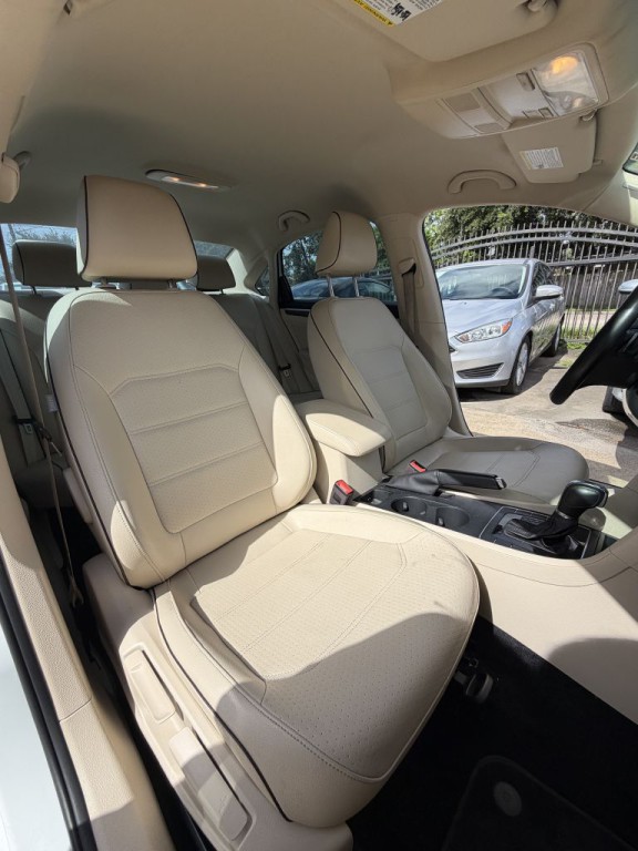 2018 Volkswagen Passat Image 38