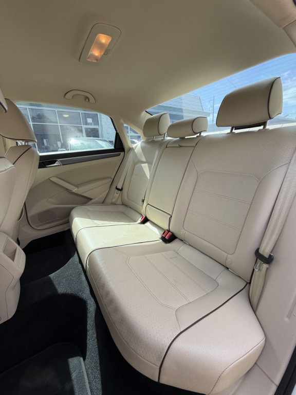 2018 Volkswagen Passat Image 40