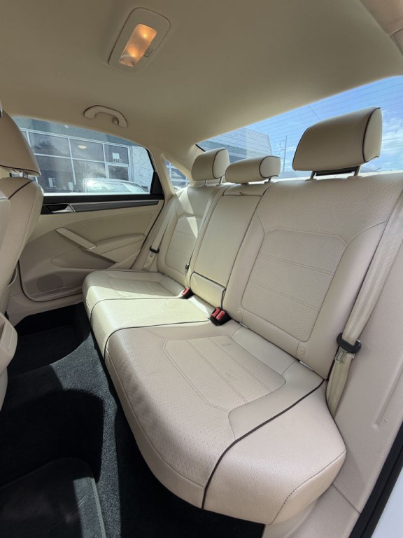 2018 Volkswagen Passat Image 41