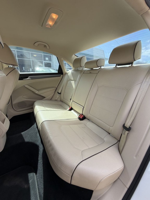 2018 Volkswagen Passat Image 42