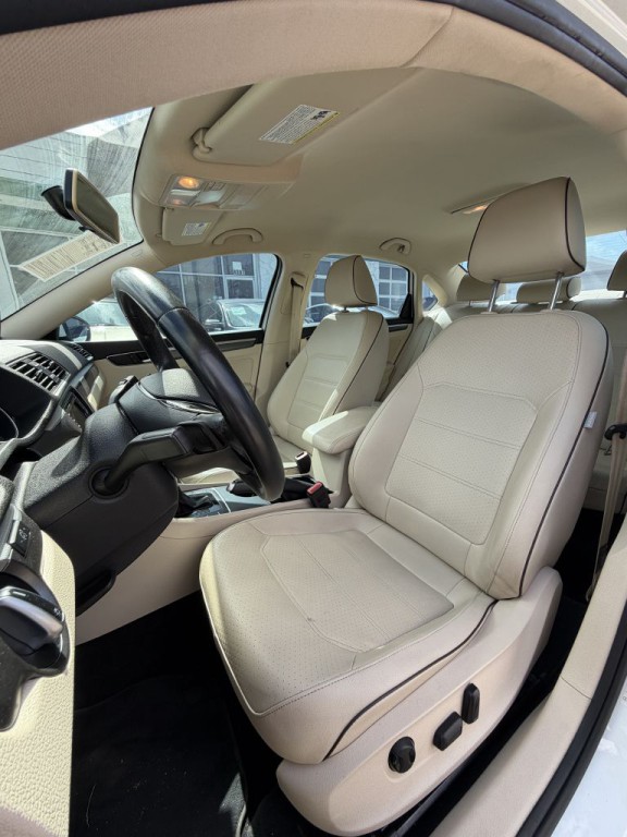 2018 Volkswagen Passat Image 43