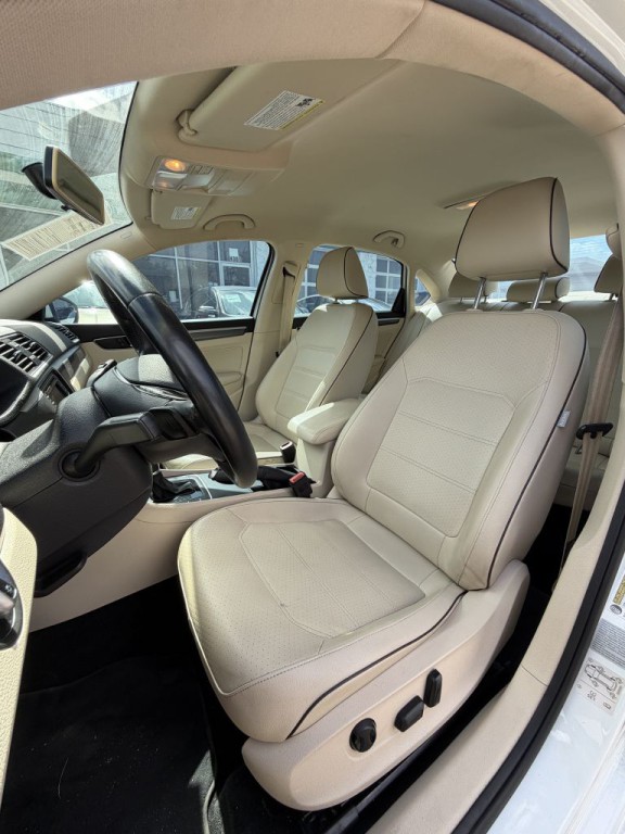 2018 Volkswagen Passat Image 44