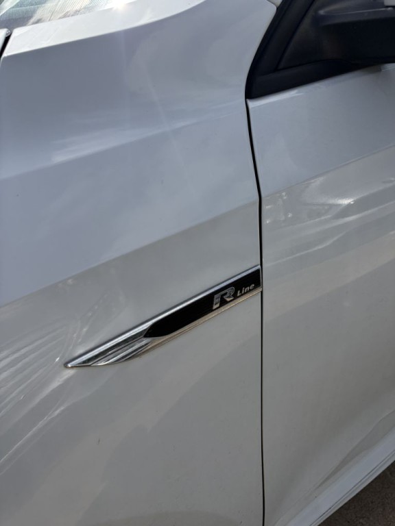 2018 Volkswagen Passat Image 45
