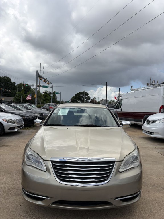 2011 Chrysler 200 Image 3