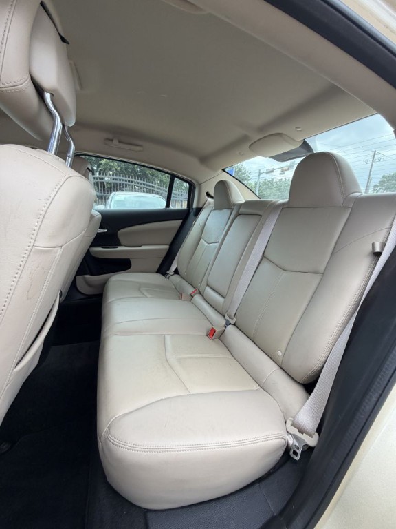 2011 Chrysler 200 Image 21